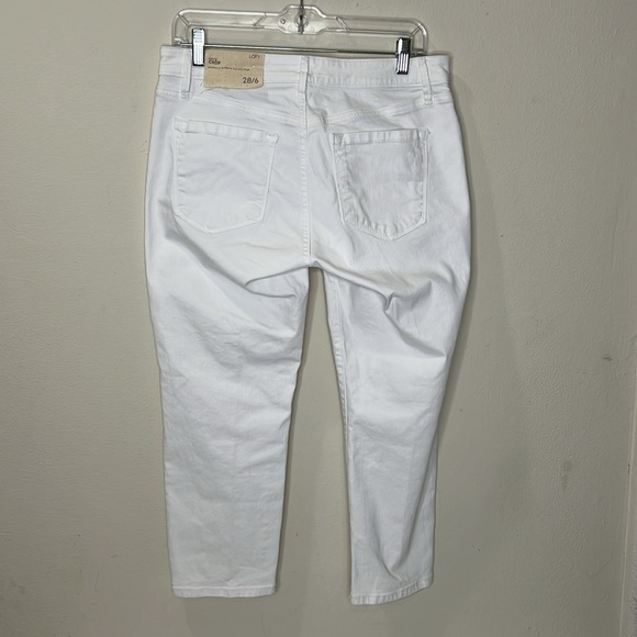 Ann Taylor LOFT White Curvy Crop Contoured to flatter hip and thigh - Picture 3 of 7
